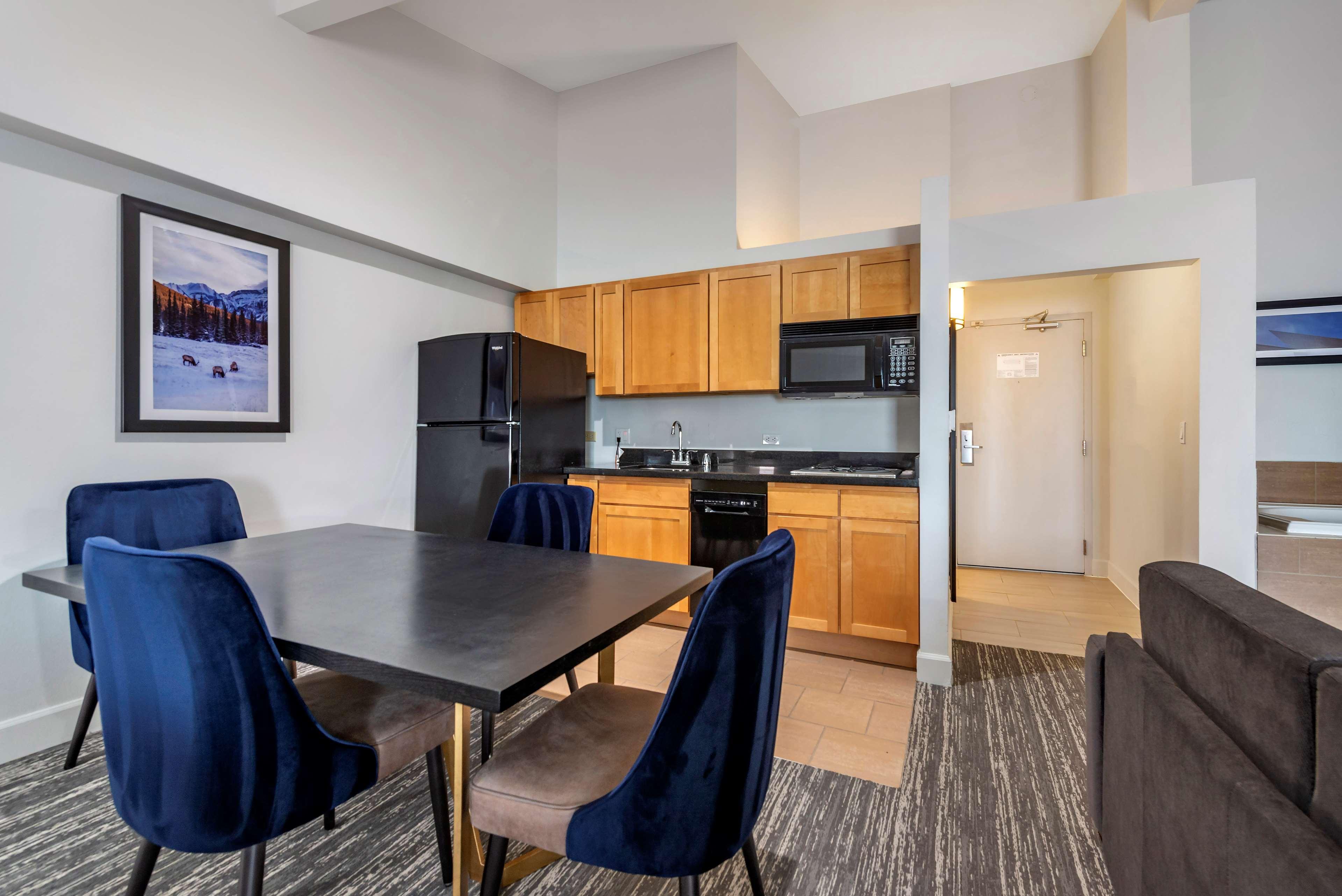 Best Western Premier Denver East Exterior foto